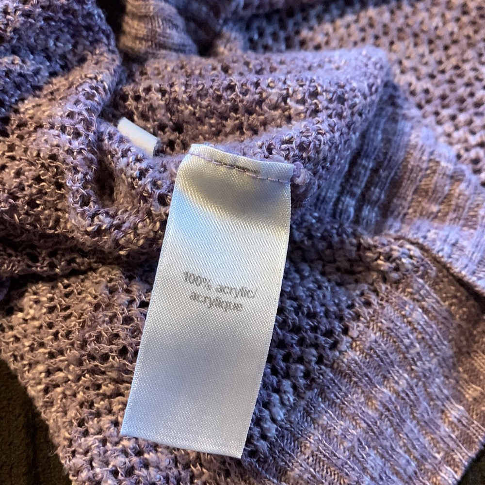 Button back sweater - Picture 8 of 10